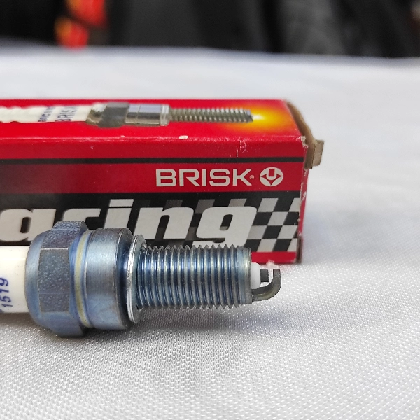 BRISK Busi AR14YS Silver Racing