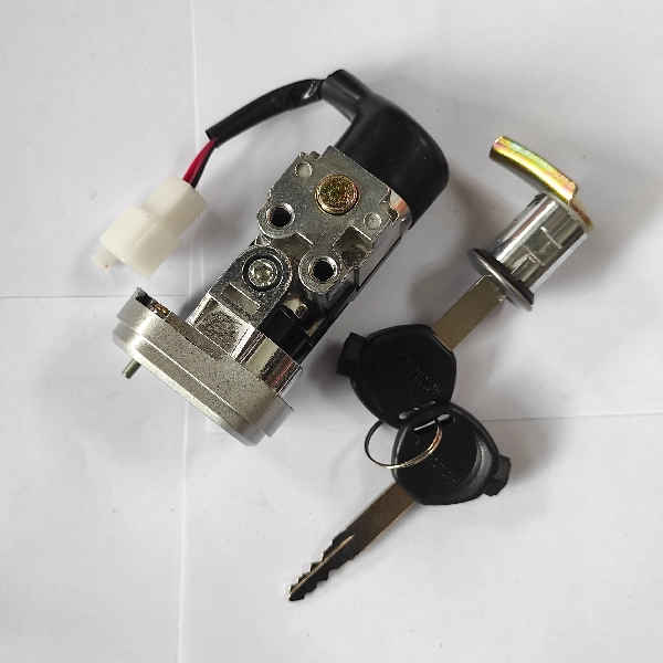 LOKAL Kunci Kontak Blade Revo + Jok