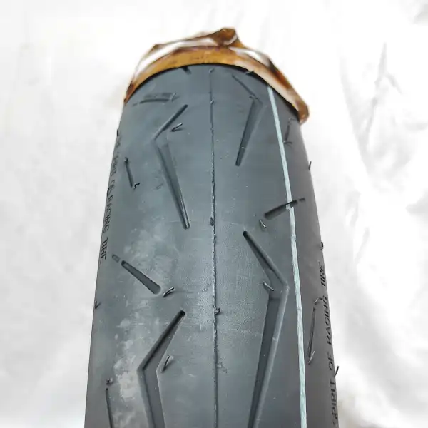 MIZZLE MR01 Ban Tubeless 90/80-17